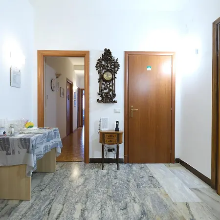 Guest House Piazza Tarquinia-3